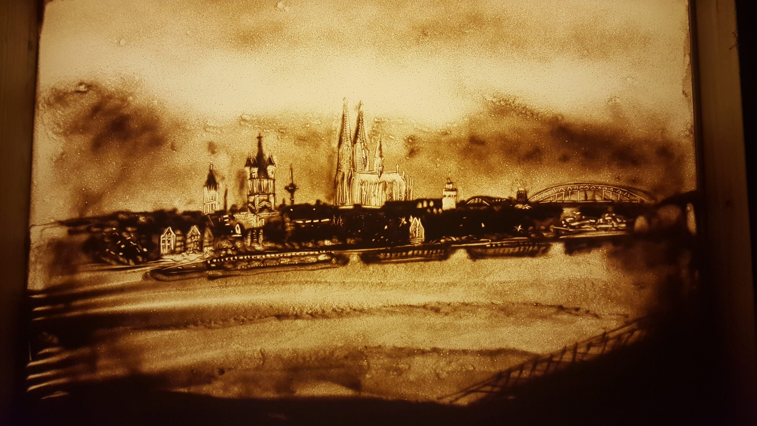 Bilder von Köln in Sand gemalt